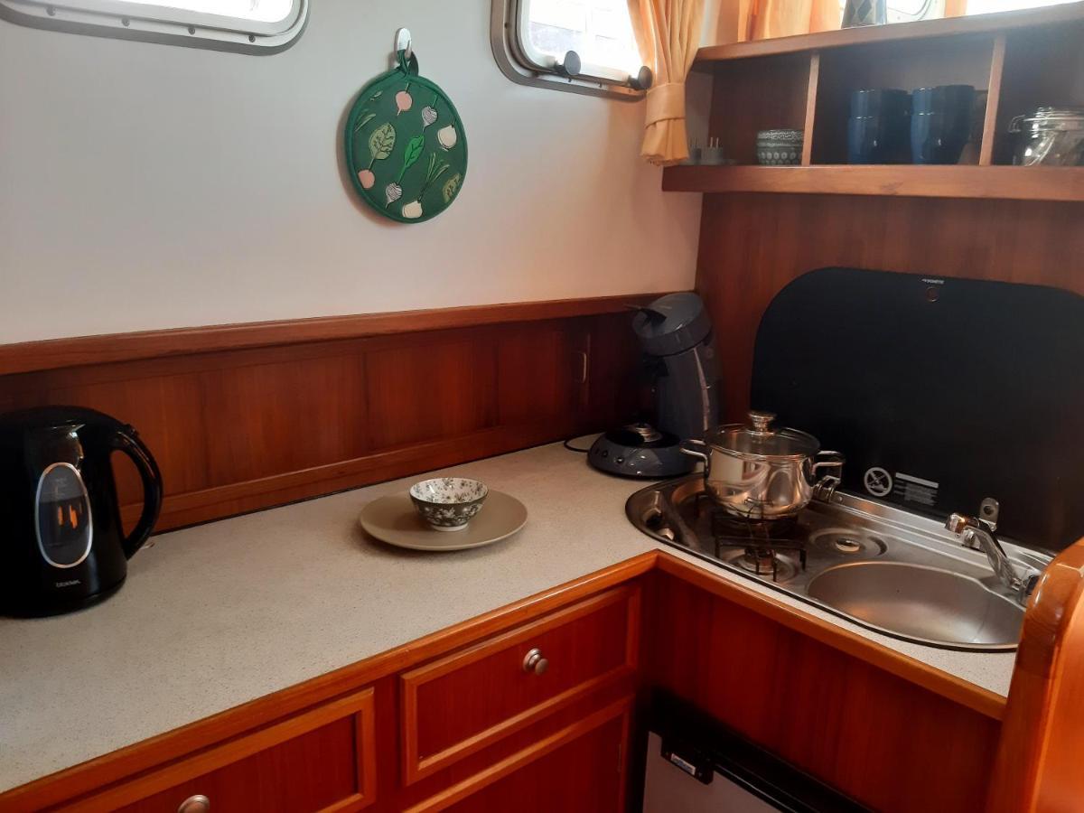 Motor Yacht Amazone Hotel Amsterdam Eksteriør billede