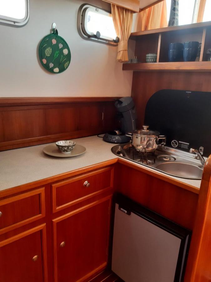 Motor Yacht Amazone Hotel Amsterdam Eksteriør billede