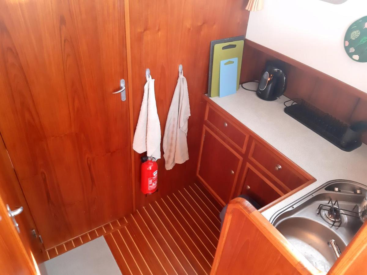 Motor Yacht Amazone Hotel Amsterdam Eksteriør billede